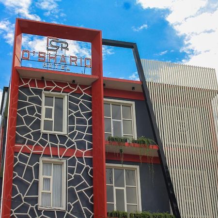 D'Shario Hotel Kepanjen マラン エクステリア 写真