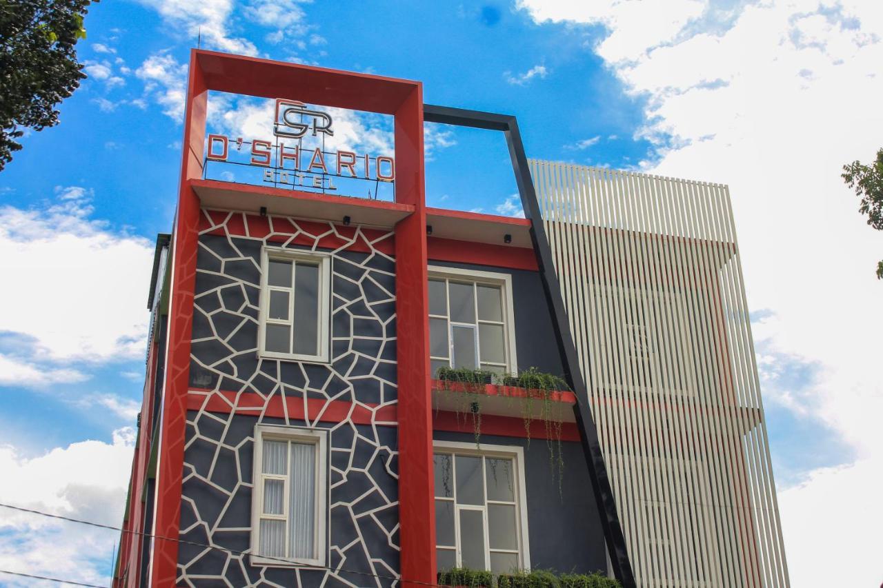 D'Shario Hotel Kepanjen マラン エクステリア 写真