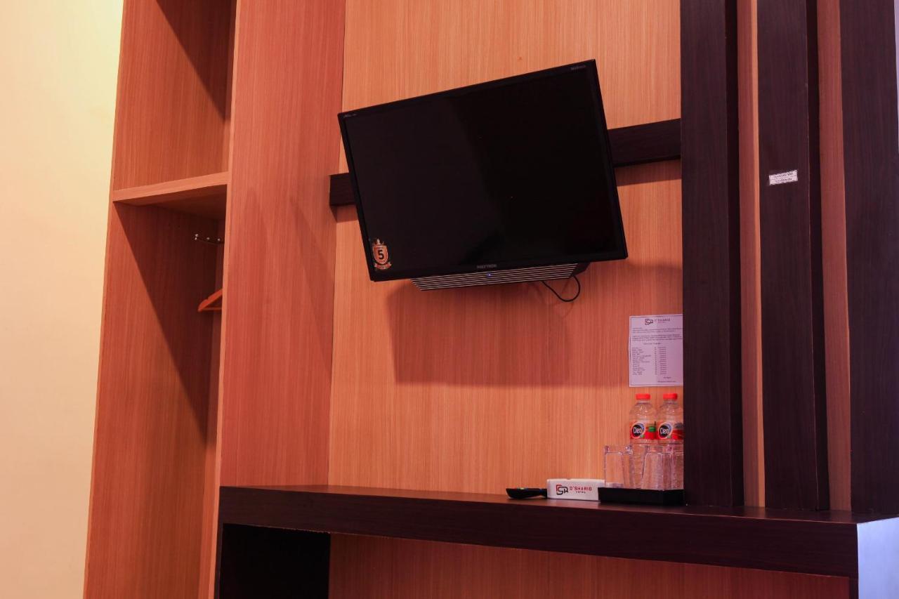 D'Shario Hotel Kepanjen マラン エクステリア 写真