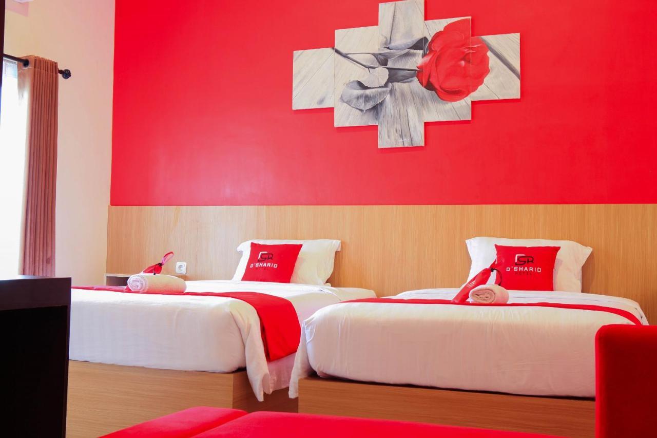 D'Shario Hotel Kepanjen マラン エクステリア 写真