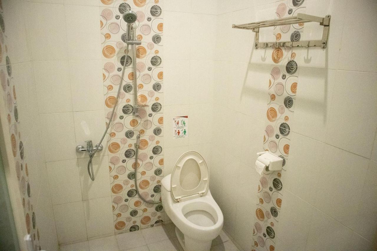 D'Shario Hotel Kepanjen マラン エクステリア 写真